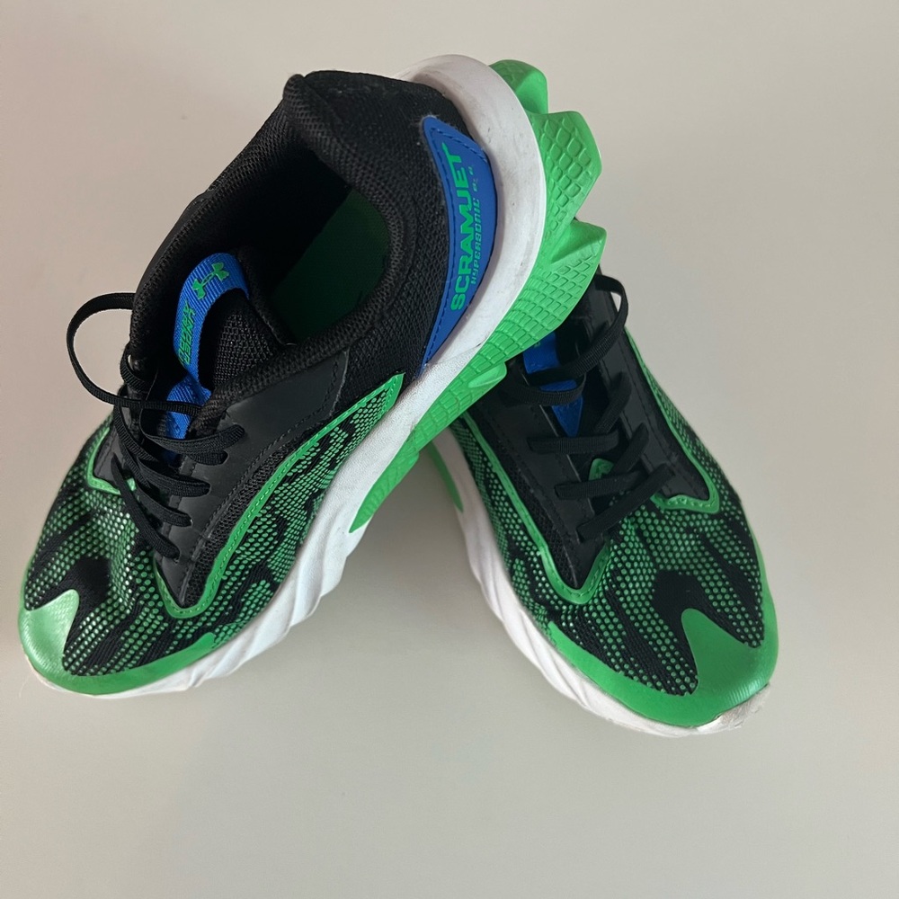 Under Armor Boys Shoes- Charged Scramjet 4- Size 2